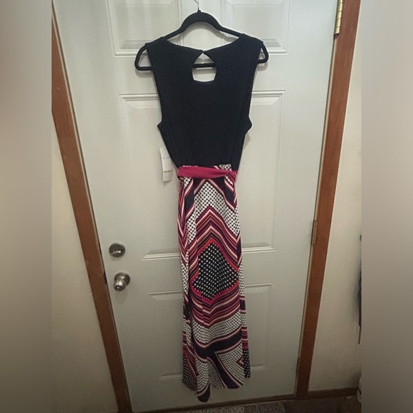 R & K Sleeveless Maxi Dress.   Size 18W.  New with tags.. - Picture 2 of 3